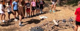 campamento familiar en la naturaleza en Cuenca con niños y familias disfrutando al aire libre